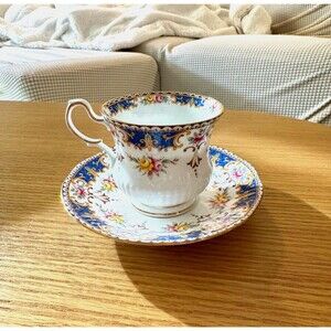 Vintage Queens Kenilworth Floral Tea Cup and Saucer Set/Fine Bone China